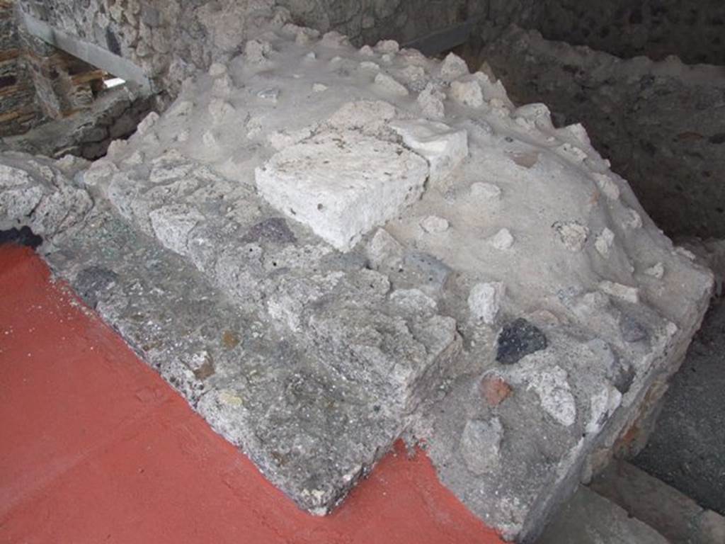 IX.1.20 Pompeii. December 2007. Curved roof above room 14, from the roof area.