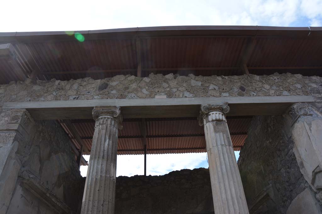 IX.1.20 Pompeii. September 2019. West ala 18, capitals on upper columns.
Foto Annette Haug, ERC Grant 681269 DÉCOR