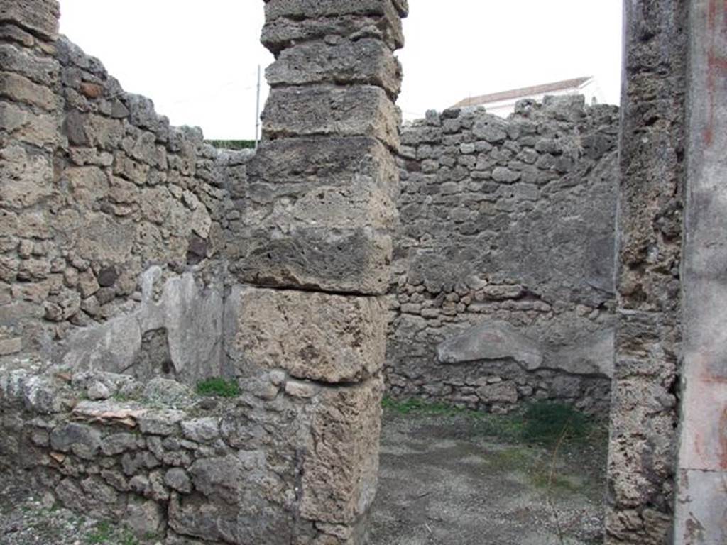 IX.1.22 Pompeii. December 2007. Doorway to room 6, a windowed triclinium.