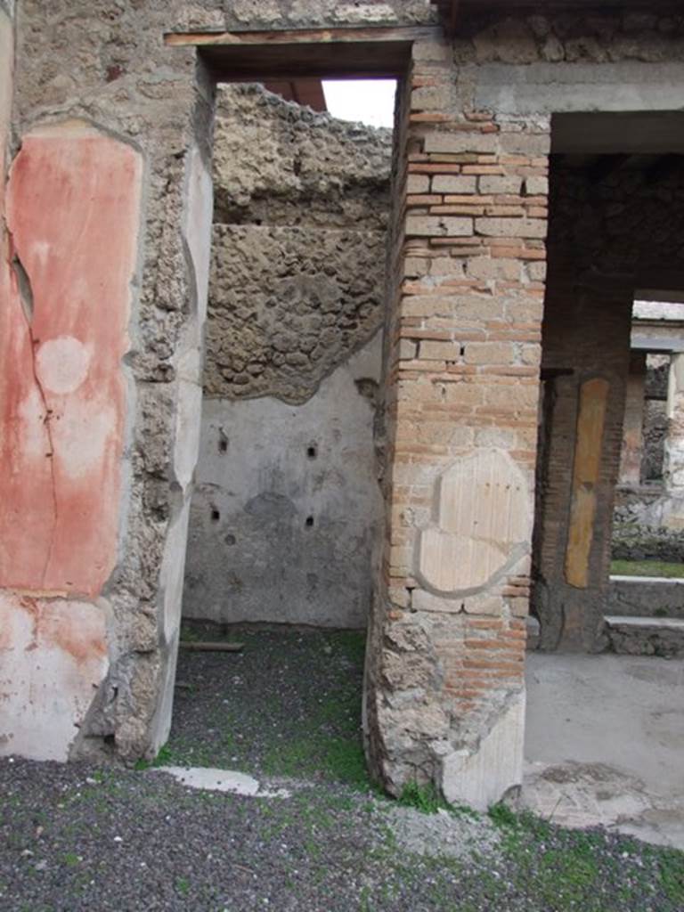 IX.1.22 Pompeii. December 2007. Doorway to room 8, a storeroom or cupboard.