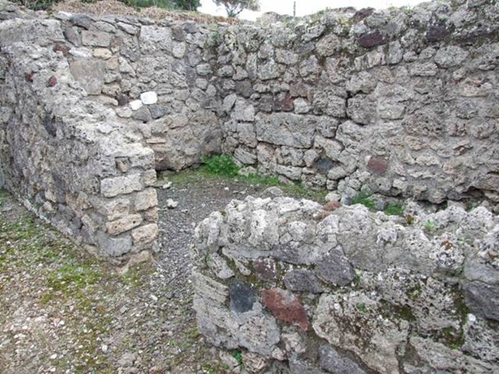 IX.1.22 Pompeii. December 2007. Doorway to room 12 on east side of south side of first peristyle.