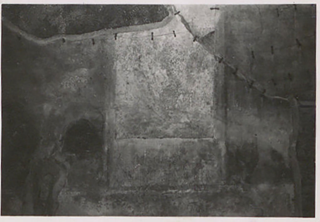 IX.1.22 Pompeii. Pre-1943.
Room 21, east wall, according to Warscher this is all that remained of the painting of Phaedra and Hippolytus. Photo by Tatiana Warscher.
See Warscher, T. Codex Topographicus Pompeianus, IX.1. (1943), Swedish Institute, Rome. (no.139), p. 238.
