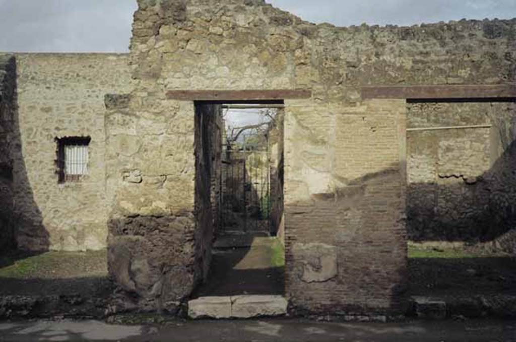 IX.1.26 Pompeii. May 2010. Entrance. Photo courtesy of Rick Bauer.