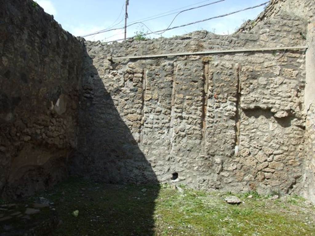IX.1.27 Pompeii. March 2009. North wall.
According to Warscher –
“In the north wall are three narrow vertical strips that mark the place where wooden planks were embedded into the wall, perhaps for the purpose of reinforcing the stucco. No satisfactory explanation has been given so far.”
She also quotes similar examples at VI.11.10, and VII.2.6.
See Warscher, T. Codex Topographicus Pompeianus, IX.1. (1943), Swedish Institute, Rome. (no.143), p. 249.