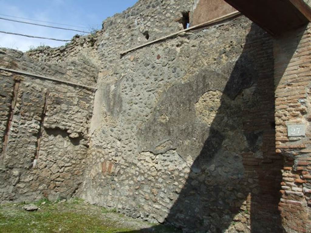 IX.1.27 Pompeii. March 2009. East wall.
