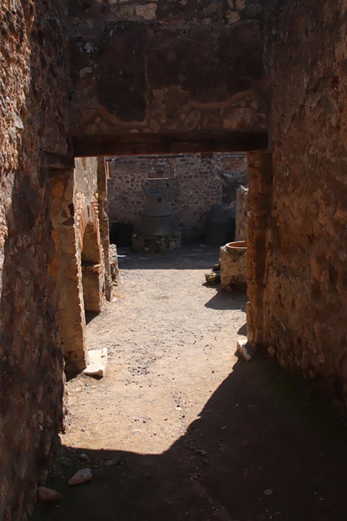 IX.1.33 Pompeii. October 2022.
Looking south into bakery, from rear side entrance. Photo courtesy of Klaus Heese
