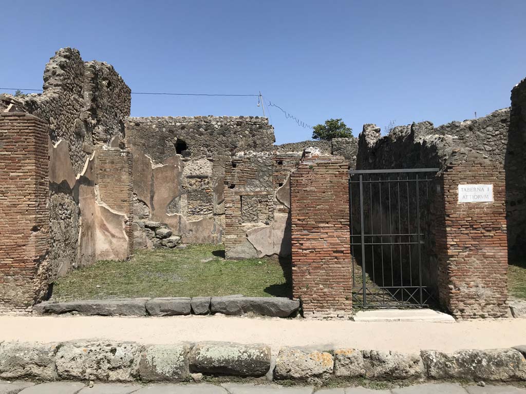 IX.2.9 Pompeii. April 2019. Looking east towards entrance to shop on Via Stabiana.
On the right is the doorway to the house at IX.2.10. Photo courtesy of Rick Bauer.