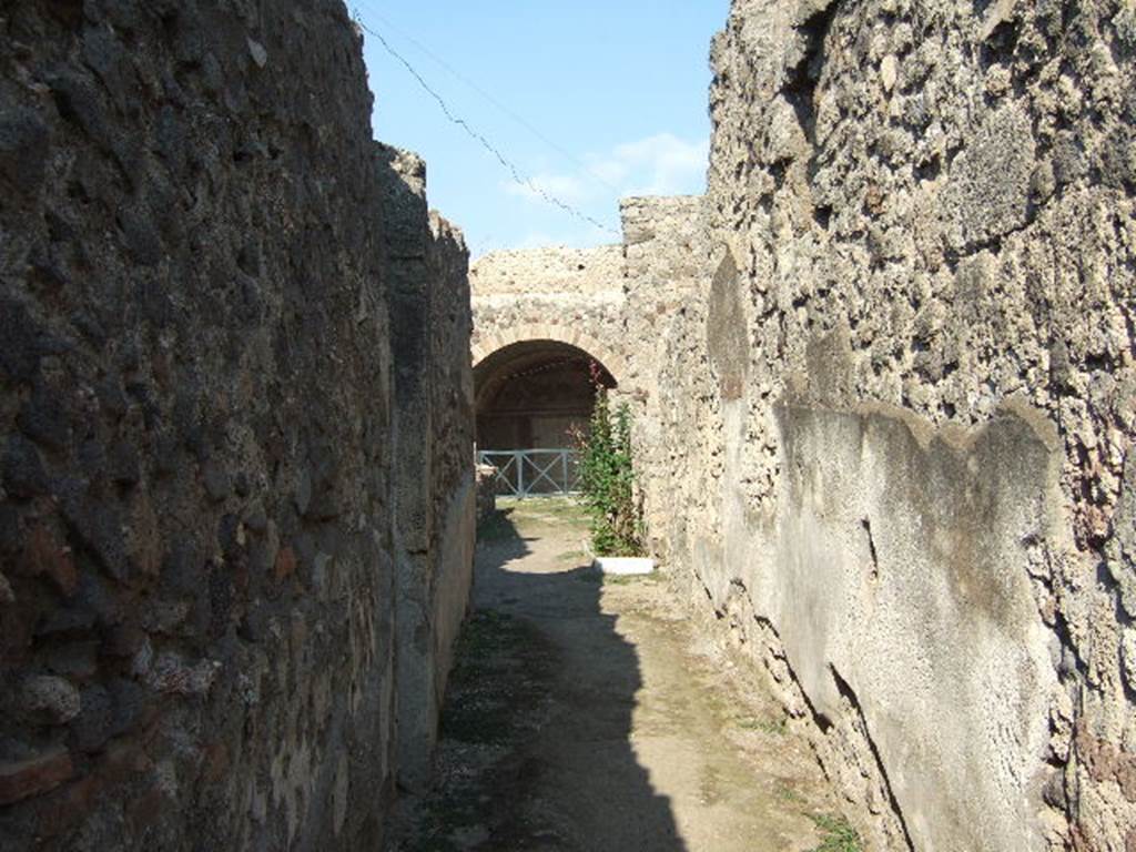 IX.2.10 Pompeii. September 2005. Looking east along entrance corridor. On the walls, the high zoccolo would have been black and subdivided into panels by narrow red bands. The upper zone of the walls would have been painted white.