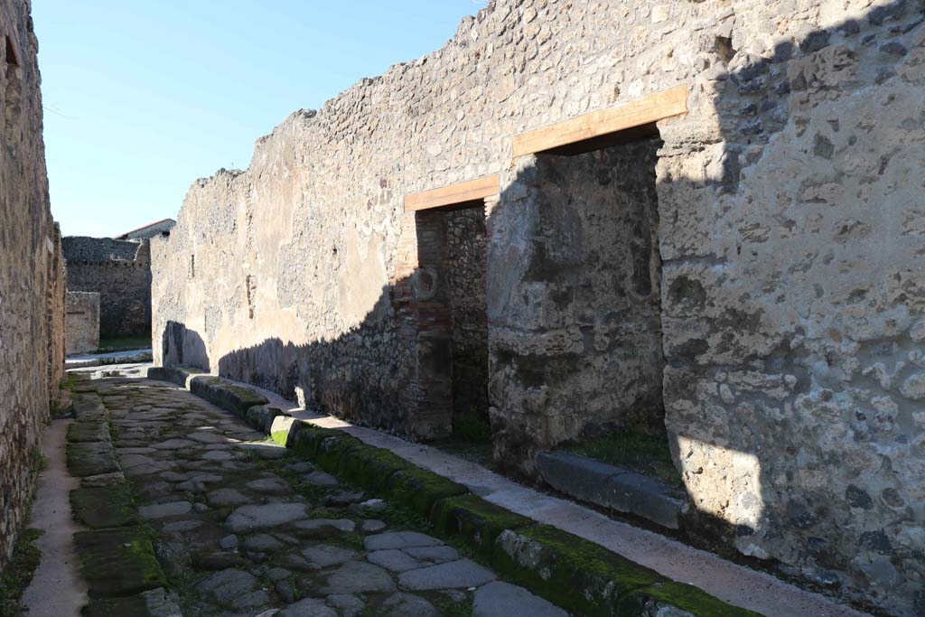 IX.2.13 Pompeii. December 2018.
Looking west towards entrance doorway, left of centre, on north side of Vicolo di Balbo. Photo courtesy of Aude Durand.