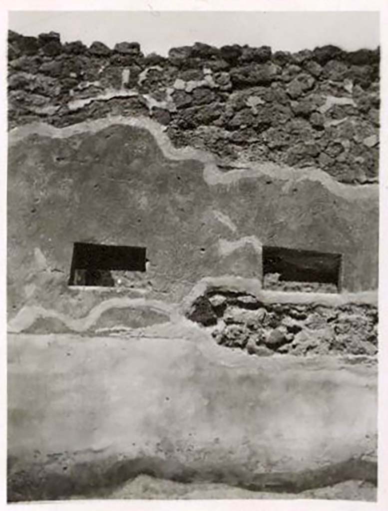 IX.2.15 Pompeii. Pre-1943. Photo by Tatiana Warscher.
Two windows of an unusual shape, on west side of doorway, giving light from Vicolo into room in south-west corner of IX.2.15/16.
See Warscher, T. Codex Topographicus Pompeianus, IX.2. (1943), Swedish Institute, Rome. (no.47.), p. 108.
