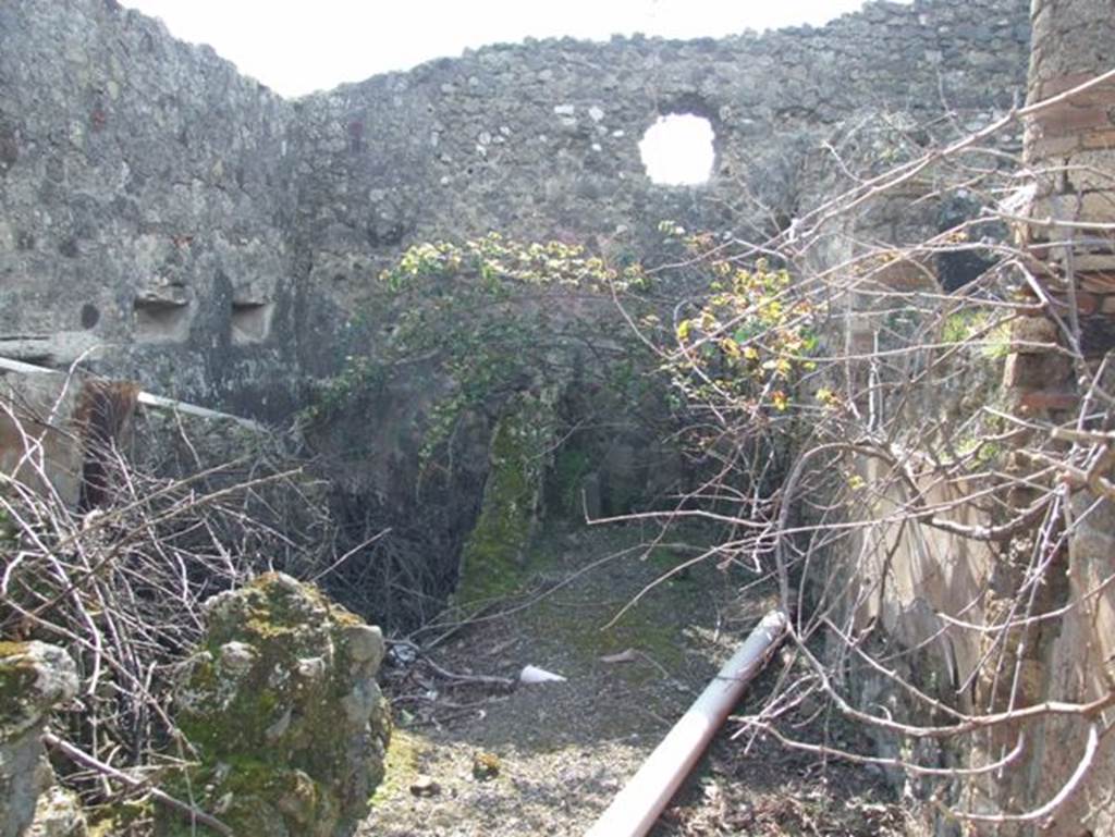IX.2.16 Pompeii. March 2009. Looking along south side of remains of peristyle garden area towards kitchen area with round window above.
