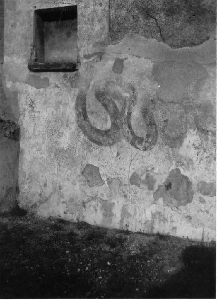 IX.2.18 Pompeii. c1930s. Room 11, garden area. Lararium on north wall of east portico.
See Boyce G. K., 1937. Corpus of the Lararia of Pompeii. Rome: MAAR 14. (p.81 and Pl.1,4)