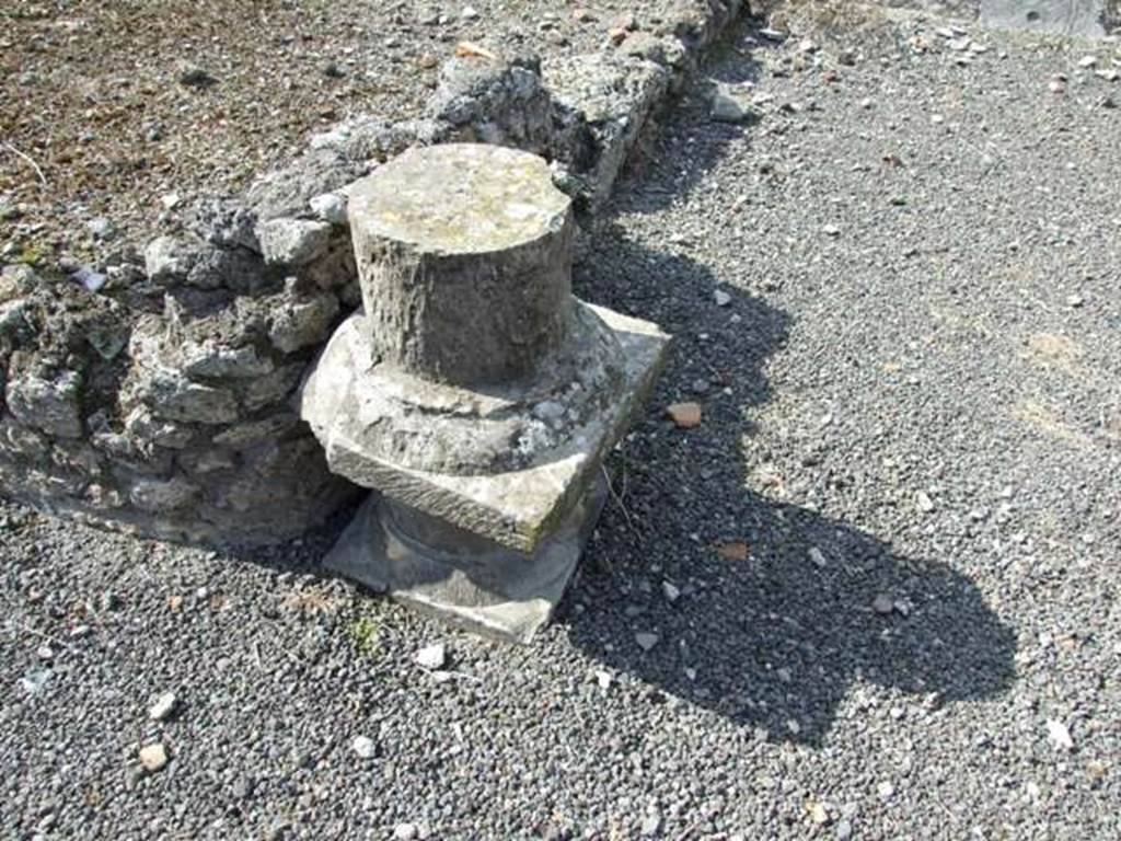IX.2.18 Pompeii. March 2009. Room 11, south side of east portico in garden area..