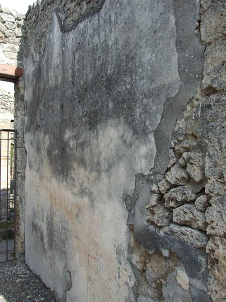 IX.2.18 Pompeii. March 2009. South wall of entrance corridor.
