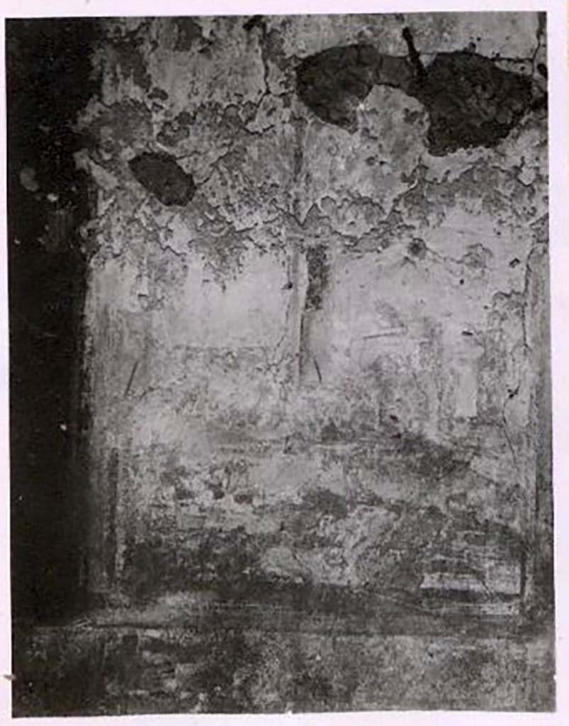 IX.2.18 Pompeii. Pre-1943. Room 4, painting on north wall of cubiculum. Photo by Tatiana Warscher.
See Warscher, T. Codex Topographicus Pompeianus, IX.2. (1943), Swedish Institute, Rome. (no.102.), p. 181.