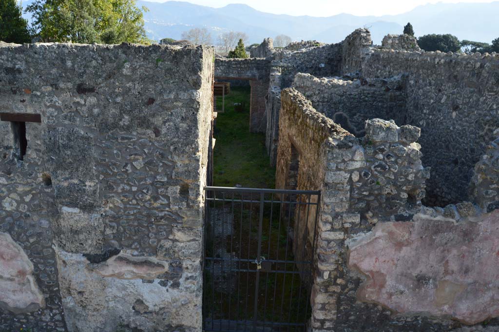 IX.2.26 Pompeii. March 2019. Looking south towards upper entrance doorway.
Foto Taylor Lauritsen, ERC Grant 681269 DÉCOR.