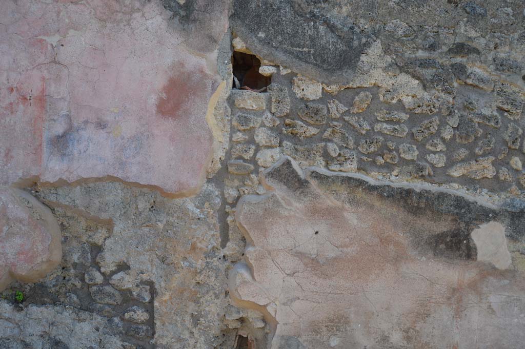 IX.2.26 Pompeii. March 2019.
Front façade, west side of entrance doorway, front wall at division between IX.2.26, on left, and IX.2.27, on right.
Foto Taylor Lauritsen, ERC Grant 681269 DÉCOR.