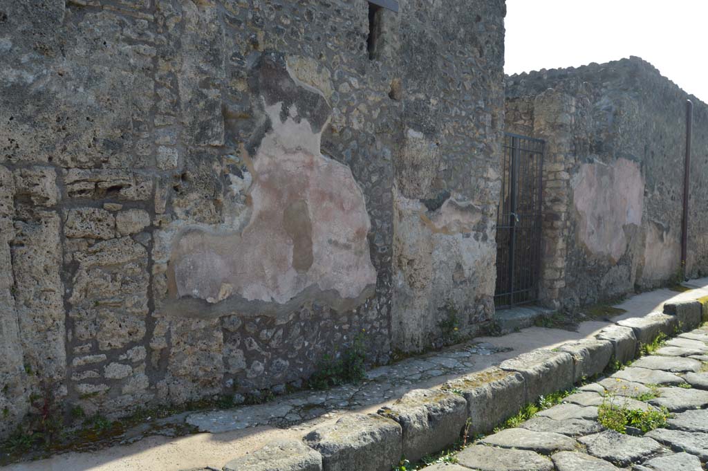 IX.2.26 Pompeii. March 2019. Looking south-west along roadway towards entrance doorway.
Foto Taylor Lauritsen, ERC Grant 681269 DÉCOR.