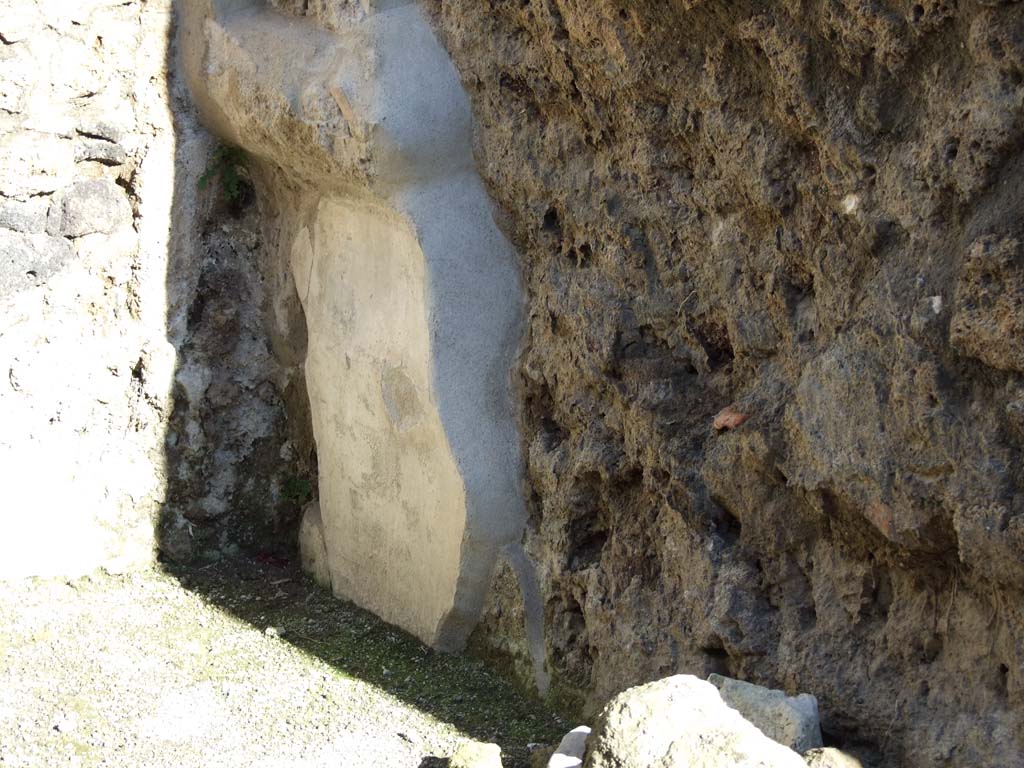 IX.3.2 Pompeii. March 2009. Recess in south wall of triclinium on north side of garden area. 