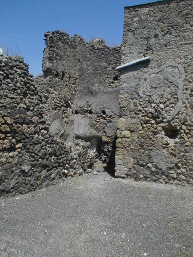 IX.3.4 Pompeii. May 2005. North-east corner of shop.