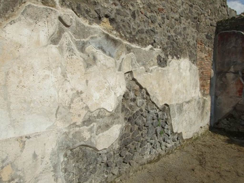 IX.3.5 Pompeii. March 2009. Room 30, east wall of secondary atrium. The walls of the secondary atrium would have been painted with a black dado. The middle zone would have been painted red.
See Bragantini, de Vos, Badoni, 1986. Pitture e Pavimenti di Pompei, Parte 3. Rome: ICCD. (p.443, atrio ‘29’)