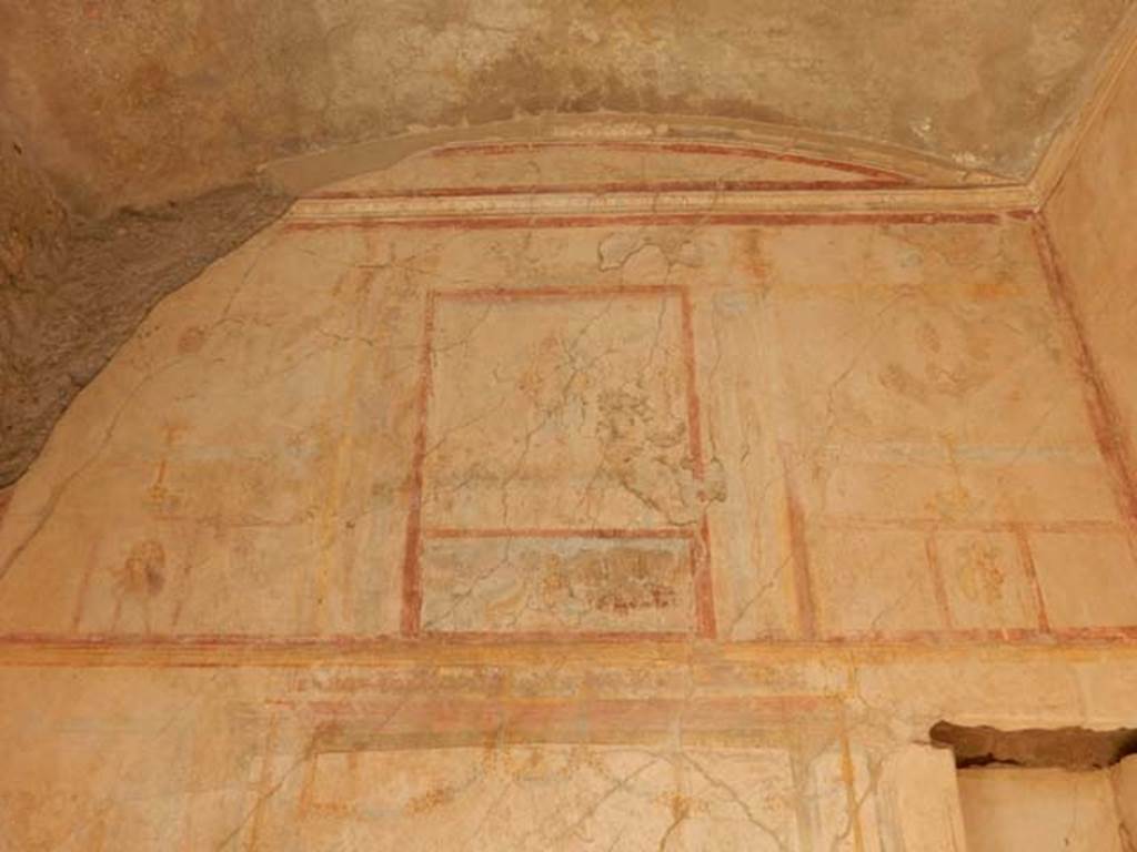 IX.3.5 Pompeii. May 2015. Room 4, north wall upper area. Photo courtesy of Buzz Ferebee.
