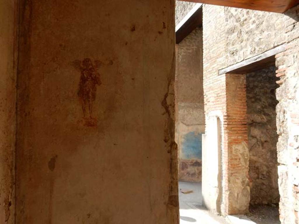 IX.3.5 Pompeii. May 2015. Room 4, painted figure in south-east corner.
Photo courtesy of Buzz Ferebee.
