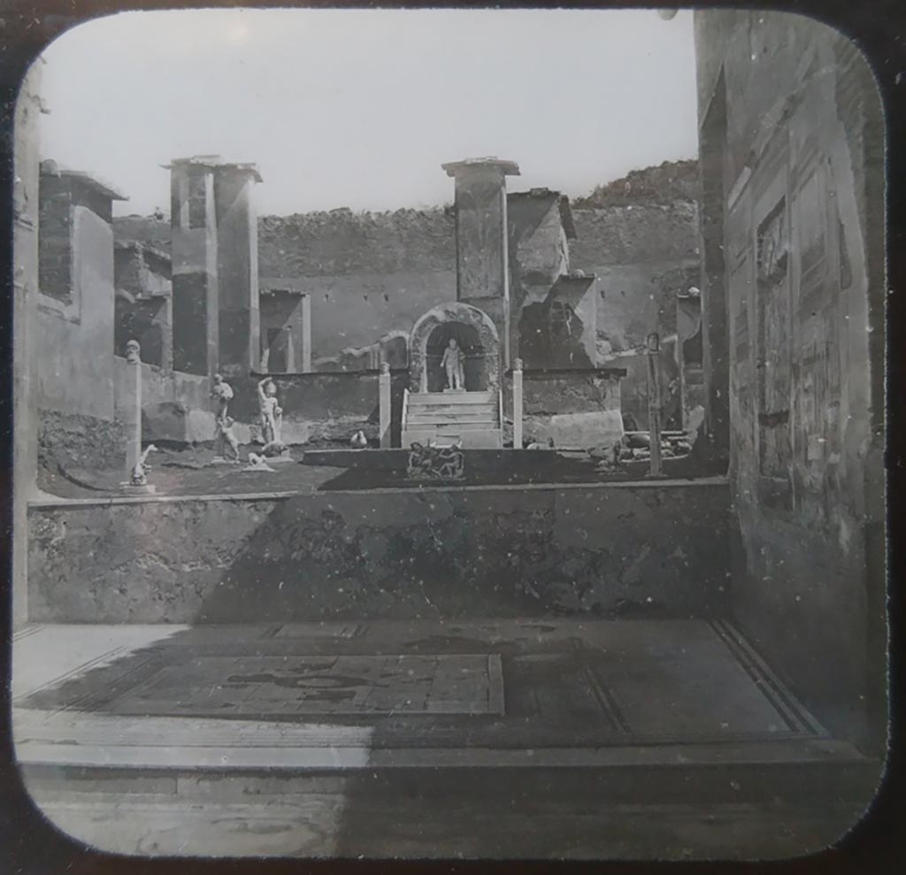 IX.3.5 Pompeii. c.1900. C. and G. Lantern slide published by A. Laverne. Looking east from tablinum towards garden.
The south wall (on right) of the tablinum still appears to have painted decoration.