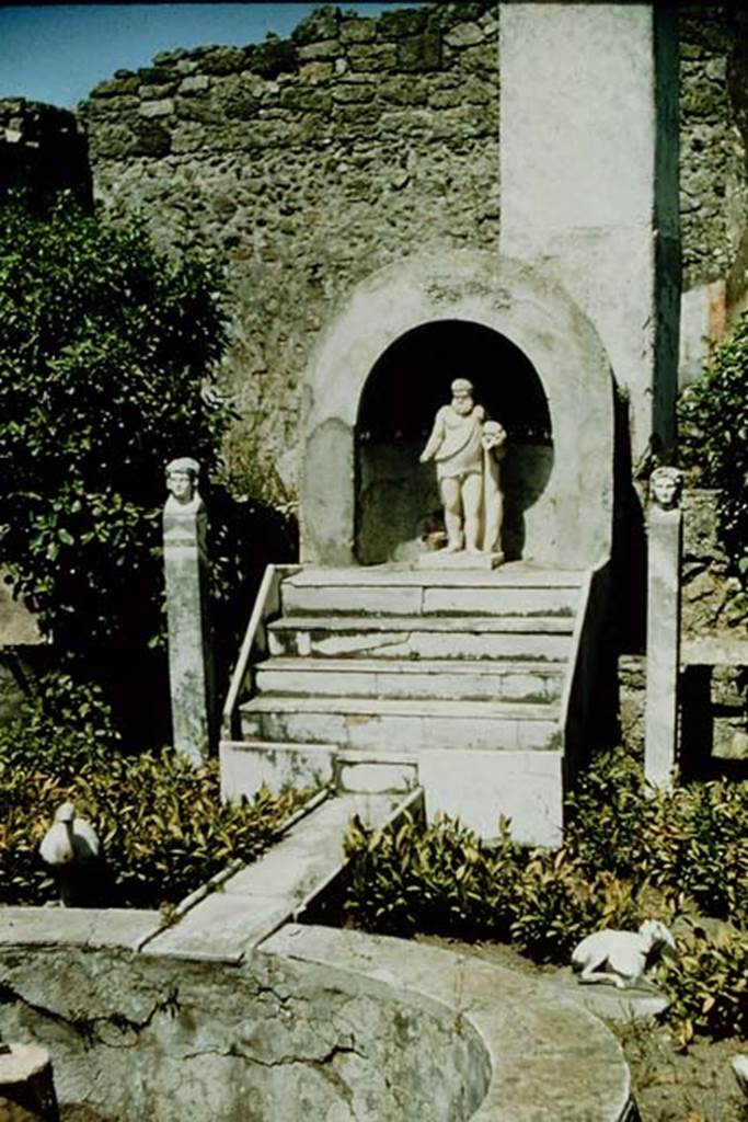 IX.3.5 Pompeii. 1957. Room 26, looking east in garden area, with statues in situ. Photo by Stanley A. Jashemski.
Source: The Wilhelmina and Stanley A. Jashemski archive in the University of Maryland Library, Special Collections (See collection page) and made available under the Creative Commons Attribution-Non Commercial License v.4. See Licence and use details.
J57f0469