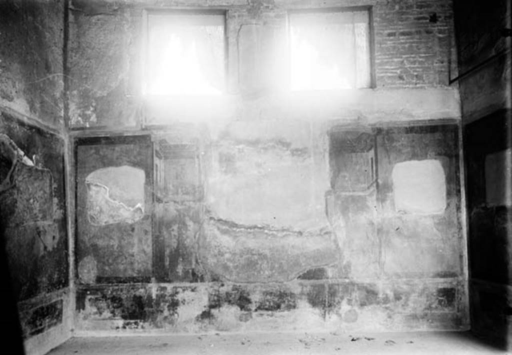 IX.3.5 Pompeii. W.1441. Room 14, south wall of triclinium.
Photo by Tatiana Warscher. Photo © Deutsches Archäologisches Institut, Abteilung Rom, Arkiv. 
