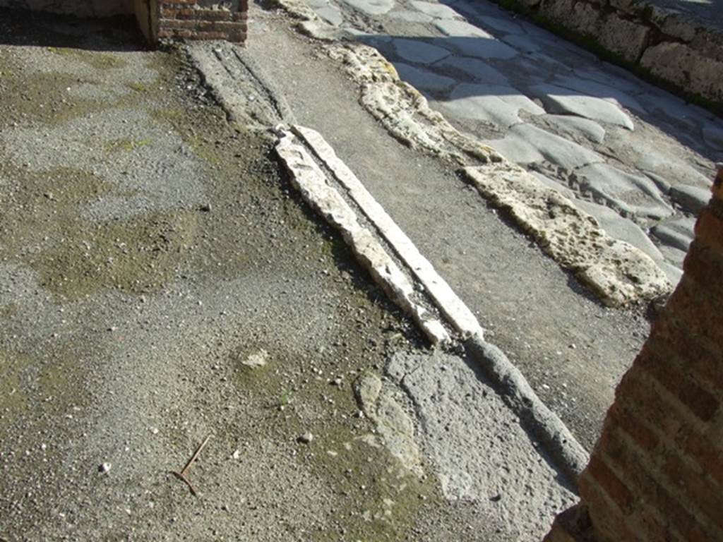 IX.3.6 Pompeii.  March 2009.  Sill.