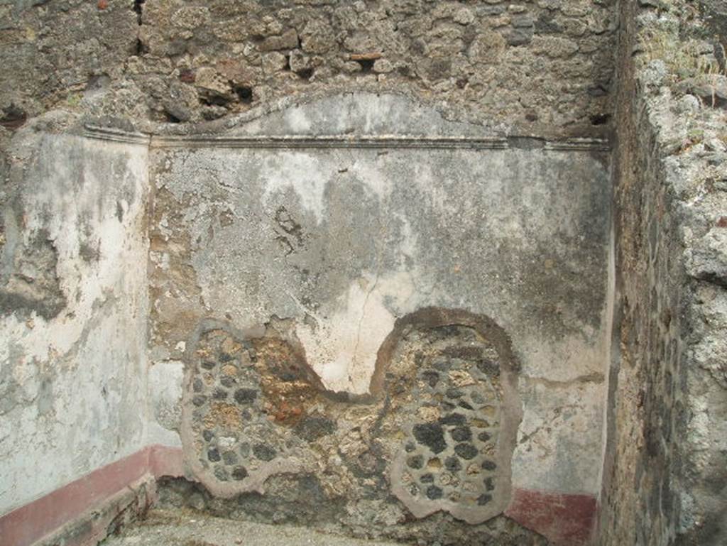 IX.3.12 Pompeii.  May 2005.  Triclinium in north east corner.