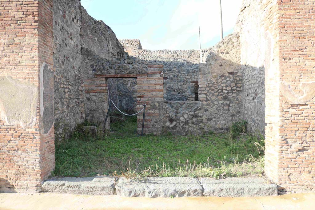 IX.3.13 Pompeii. December 2018. Entrance doorway, looking north. Photo courtesy of Aude Durand.
