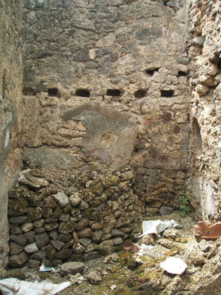 IX.3.13 Pompeii.   May 2005  Looking west in kitchen area.