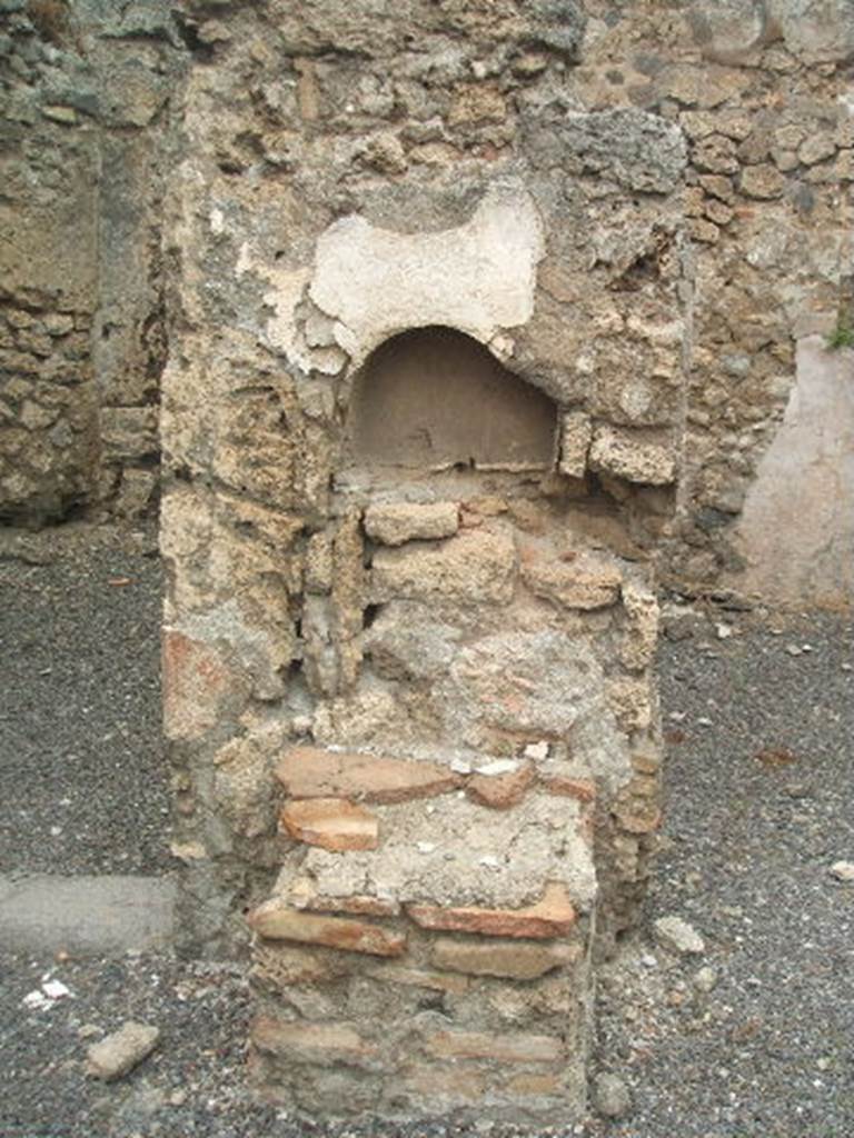 IX.3.14 Pompeii. May 2005. Niche and altar. According to Boyce, an arched niche was in the north wall of the shop. Against the wall below it stood a masonry altar. See Boyce G. K., 1937. Corpus of the Lararia of Pompeii. Rome: MAAR 14. (p.84) See Pappalardo, U., 2001. La Descrizione di Pompei per Giuseppe Fiorelli (1875). Napoli: Massa Editore. (p.146)