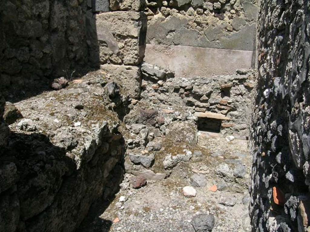 IX.3.14 Pompeii. June 2005. Hearth and water reservoir at north end of corridor. Photo courtesy of Nicolas Monteix.