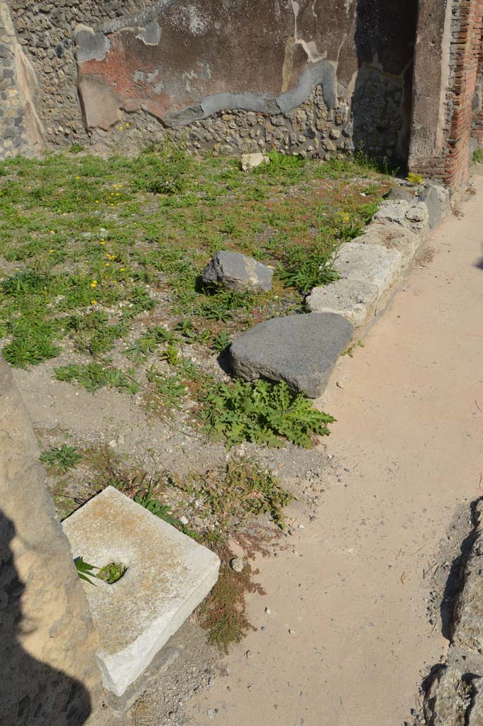 IX.3.14 Pompeii. October 2017. Looking east along line of doorway threshold.
Foto Taylor Lauritsen, ERC Grant 681269 DÉCOR.