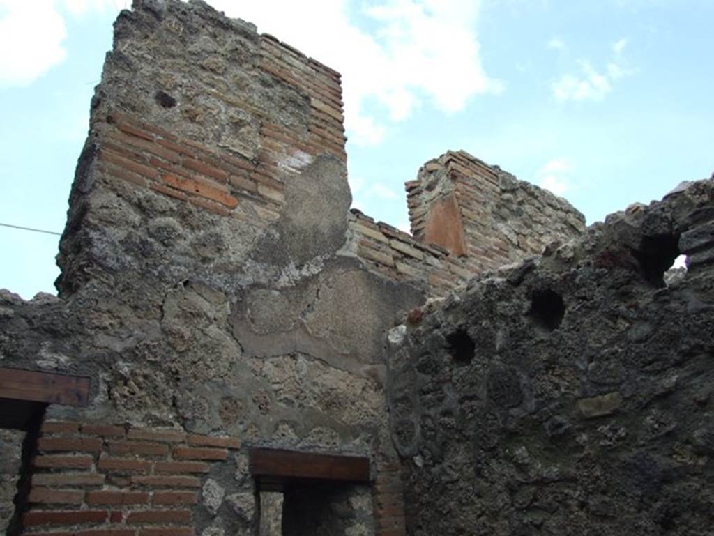 IX.3.17  Pompeii.  March 2009.  North wall, above kitchen area.