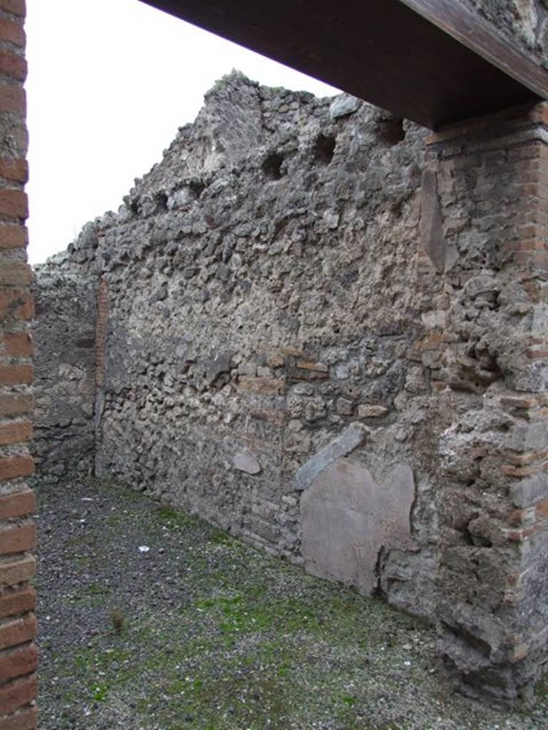 IX.3.20 Pompeii. December 2007. Doorway to room 7, an open courtyard for cleaning the grain.