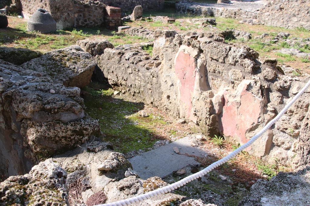 IX.3.21 Pompeii. October 2022. Looking north-west from entrance doorway threshold. Photo courtesy of Klaus Heese.