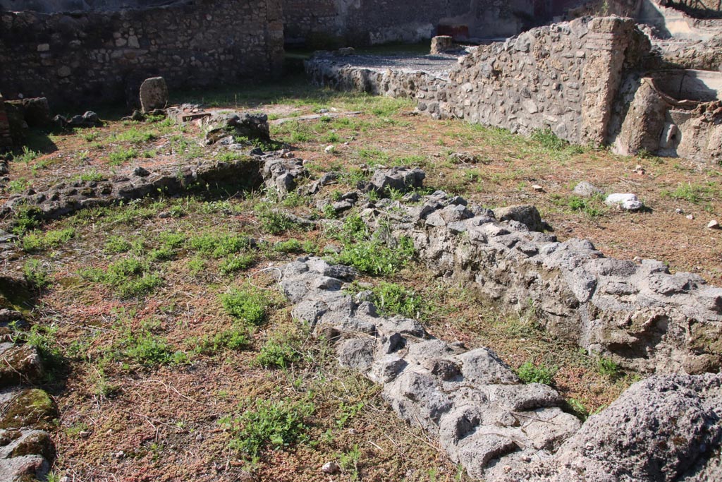 IX.3.21 and IX.3.22 Pompeii. October 2022. Looking north-west. Photo courtesy of Klaus Heese.