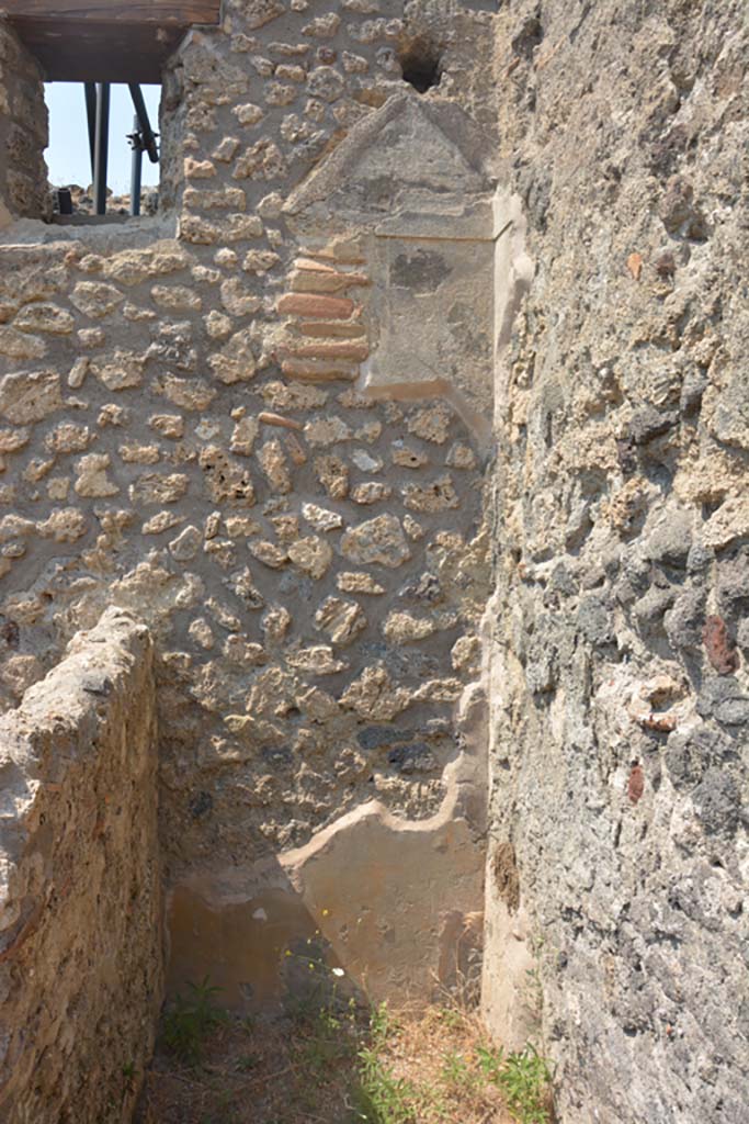 IX.3.23 Pompeii. July 2017. Room d, north wall in north-east corner. 
Foto Annette Haug, ERC Grant 681269 DÉCOR.
