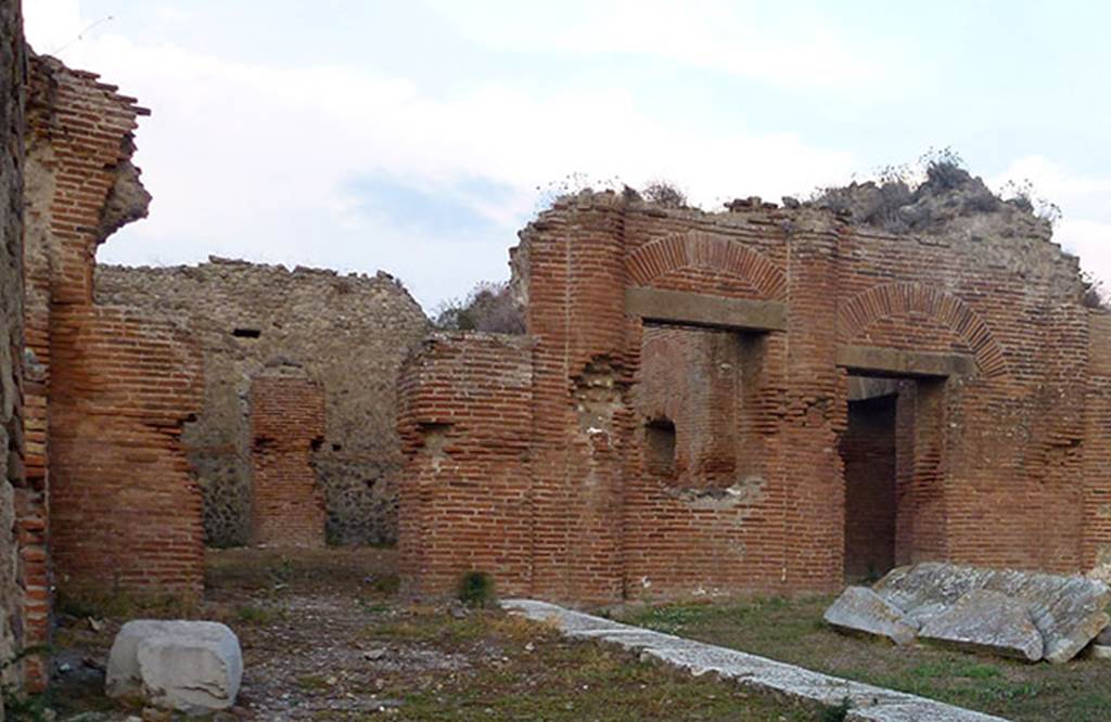 IX.4.18 Pompeii. September 2011. Two doorways into vestibule i. At the rear on the left can be seen the small rooms “n” and “o”. In the inside right wall are the two entrances into the apodyterium or frigidarium "p". Photo courtesy of Michael Binns.