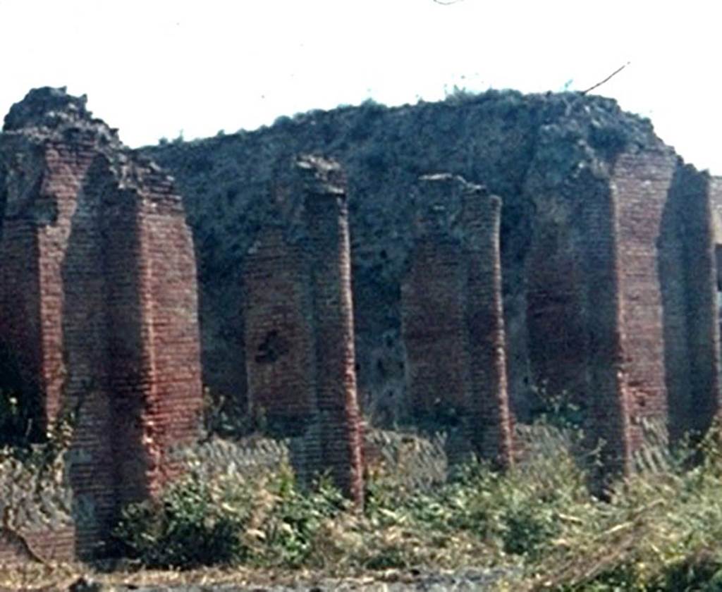 IX.4.18 Pompeii. Tepidarium “q”. Looking east across palaestra “d”. 
Photographed 1970-79 by Günther Einhorn, picture courtesy of his son Ralf Einhorn.
