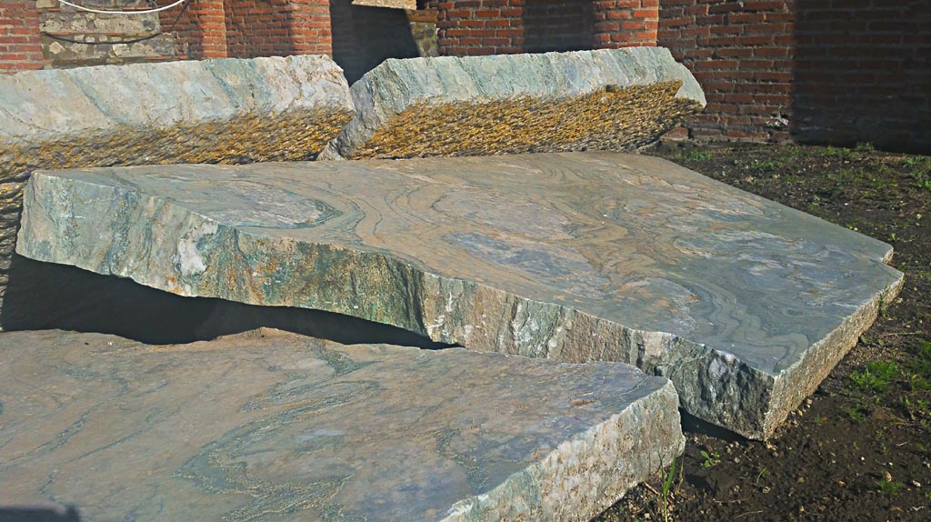 IX.4.18 Pompeii. December 2019. Looking north towards detail of marble. Photo courtesy of Giuseppe Ciaramella.