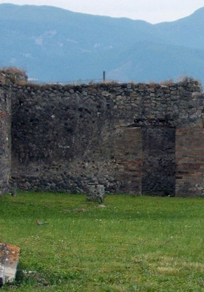 IX.4.18 Pompeii. May 2005. Changing room “g” in south-east corner of baths.