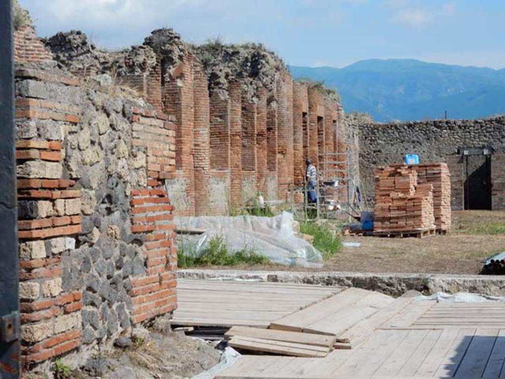 IX.4.18 Pompeii, May 2018. Looking south across the east side of palaestra “d” from the entrance doorway, during renovation. Photo courtesy of Buzz Ferebee.