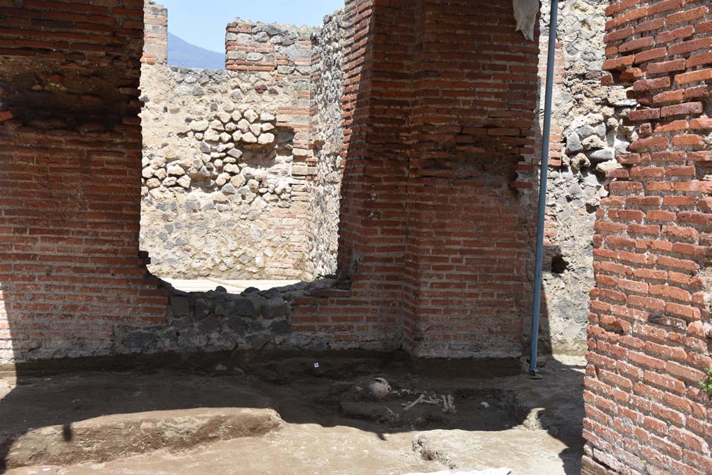 IX.4.18 Pompeii. 2018. Location in room "I", outside room "n", where the skeleton of a child of about 7-8 years old was discovered.
According to the PAP noticeboard, the skeletal remains were undisturbed, but had been repositioned, with great attention, probably by the excavators of the third quarter of the 19th century.
Photograph © Parco Archeologico di Pompei.