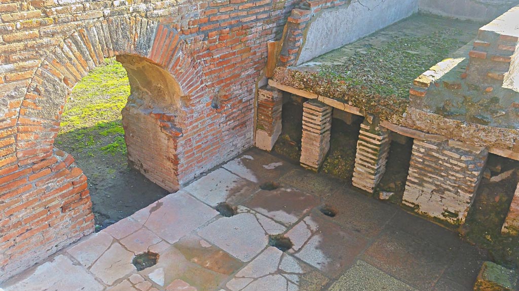 IX.4.18 Pompeii. December 2019.
Caldarium “s”, looking south-east towards hypocaust flooring beneath bath at east end. Photo courtesy of Giuseppe Ciaramella.