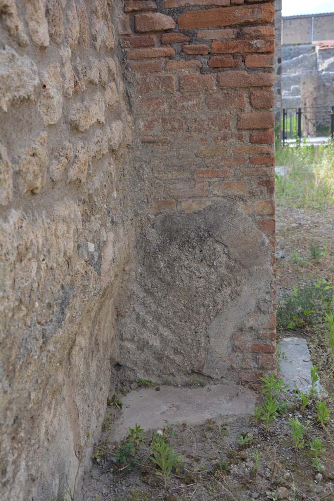 IX.5.2 Pompeii. May 2017.
Room ‘L’, looking north towards pilaster on west side, separating from room ‘k’.
Foto Christian Beck, ERC Grant 681269 DÉCOR.